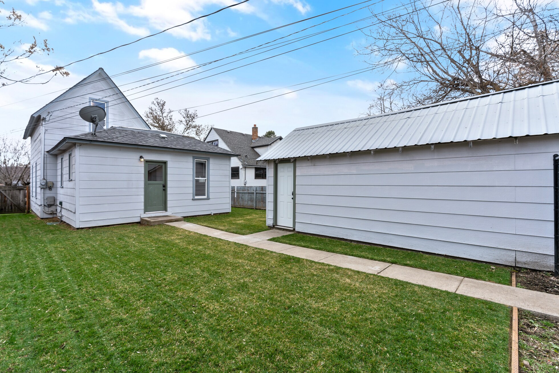 Building Photo - 2124 W College Ave