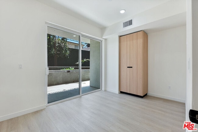Building Photo - 1124 Normandie Ave