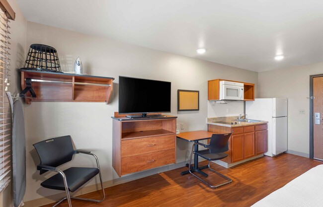 Building Photo - Furnished Studio-Denver - Airport