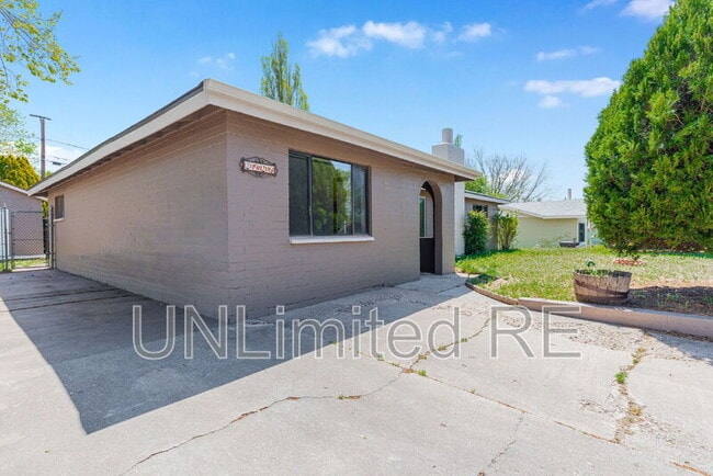 Building Photo - 2926 N Steves Blvd