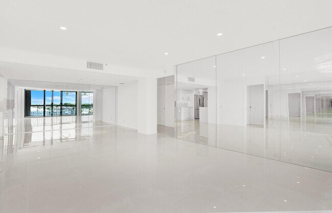 Building Photo - 2697 N Ocean Blvd