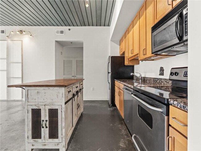 Building Photo - 620 Glen Iris Dr NE