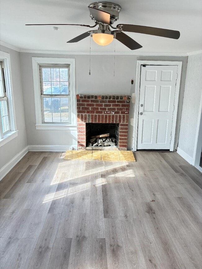 Building Photo - 1601 Queen St E