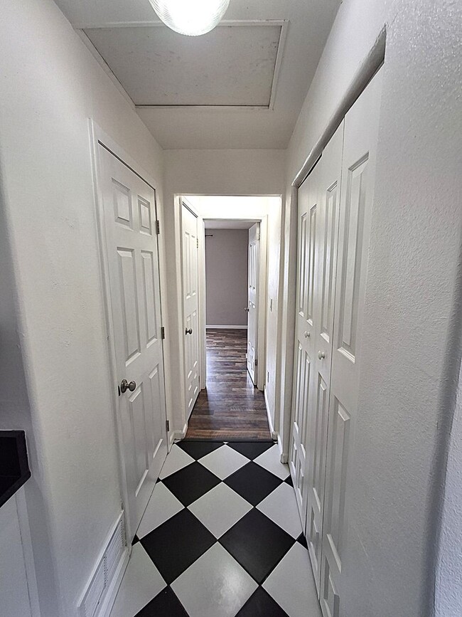 Building Photo - ALL PROSPECTIVE TENANTS MUST SUBMIT A $58 NON-REFUNDABLE APPLICATION FEE PER APPLICANT ONLINE AND...