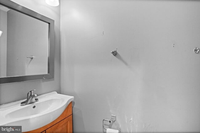 Building Photo - 2712 Advent Ct S