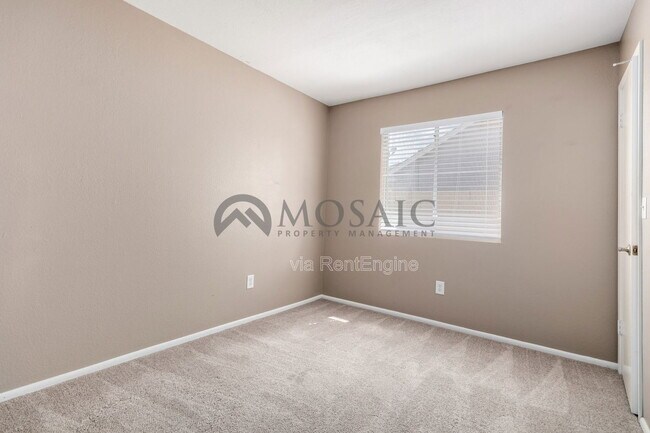 Building Photo - 3214 N Ash Dr