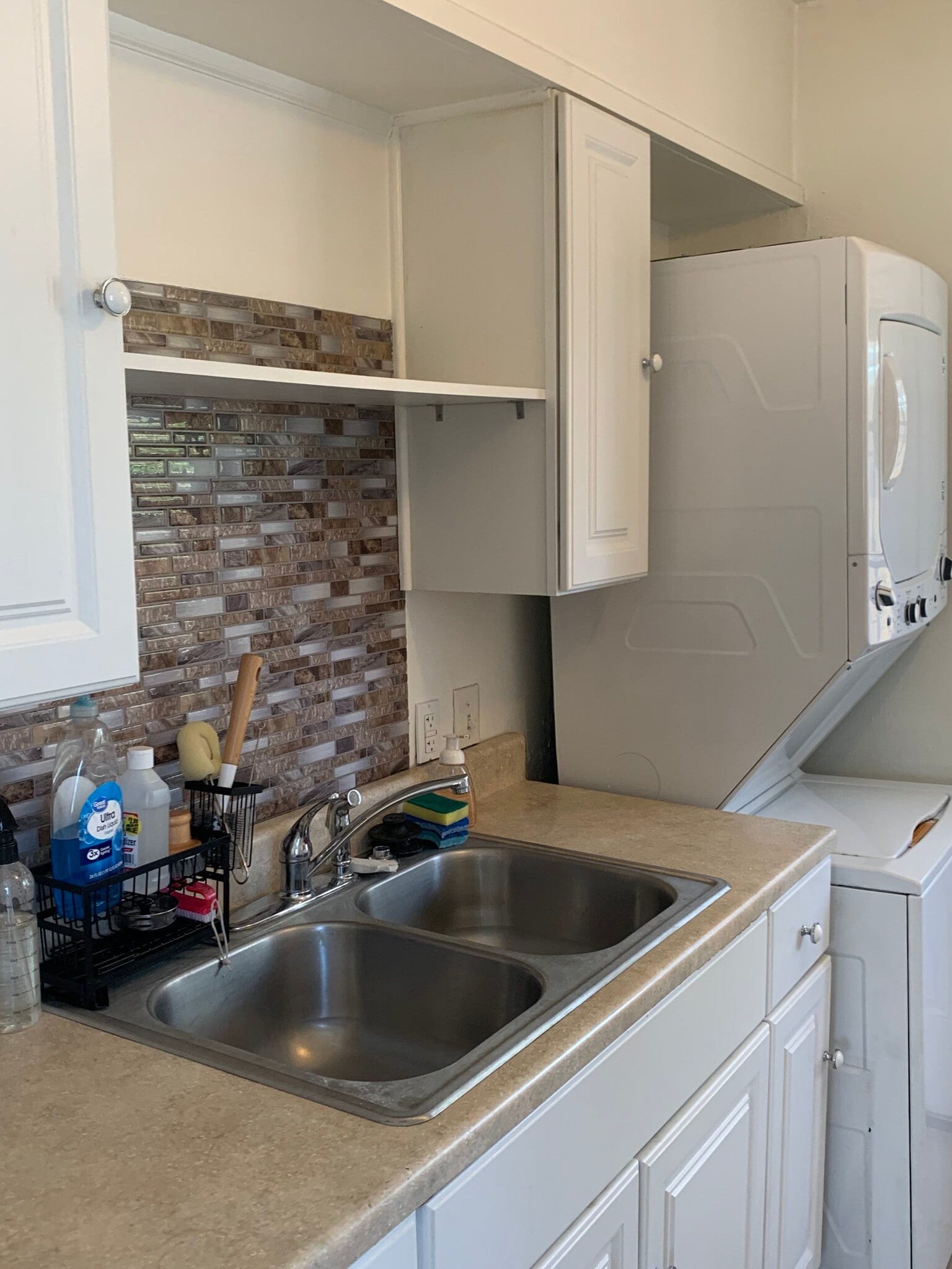 Garbage disposal - 1623 Thelma Ln