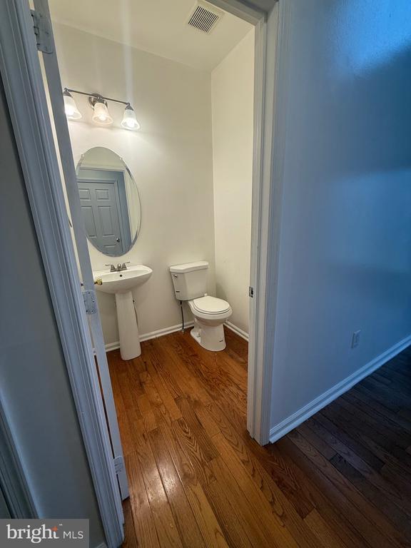 Building Photo - 5 English Ivy Dr