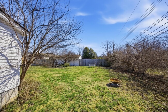 Building Photo - 2147 Palms Dr