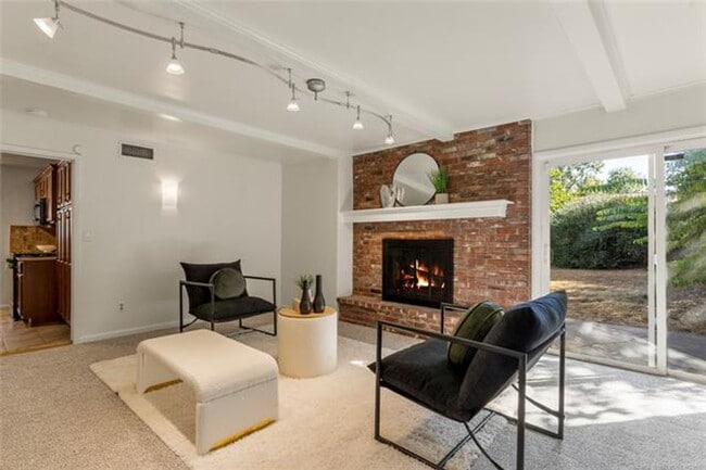 Building Photo - Beautifully Renovated 3-Bed, 2-Bath Home in Midtown Tulsa!