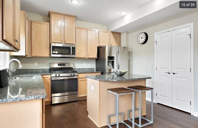 Building Photo - 16621 Gossamer Dr