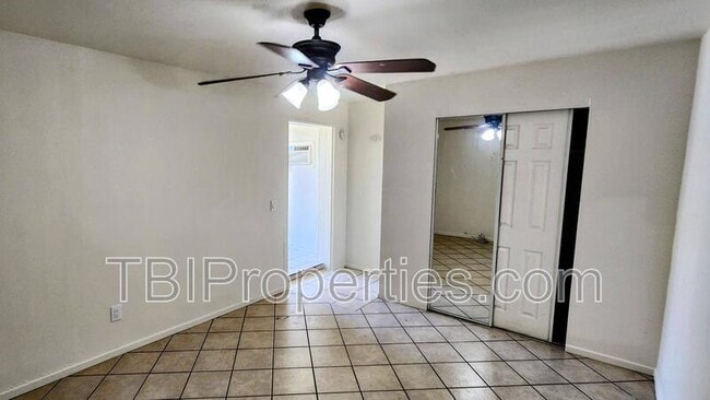 Building Photo - 934 N Florence Ave