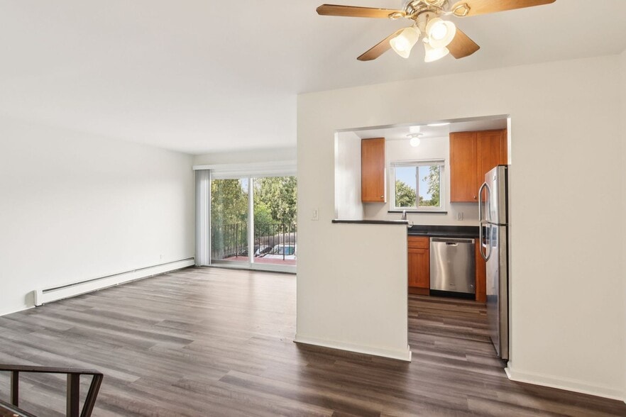 Interior Photo - Georgian Court Apartments