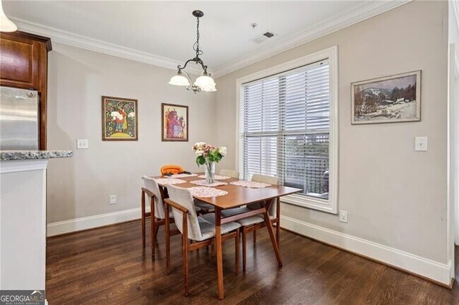 Building Photo - 305 Le Gran Bend