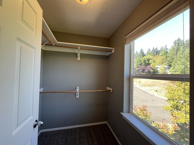 Building Photo - 13065 SW Seca Ct