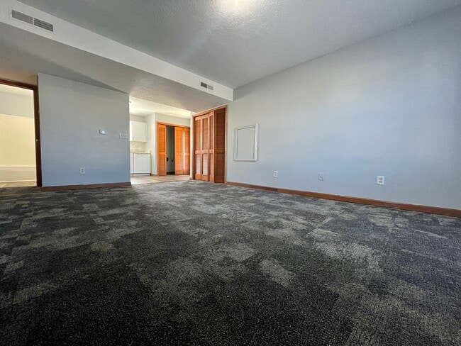 Building Photo - 350 Stone Creek Dr
