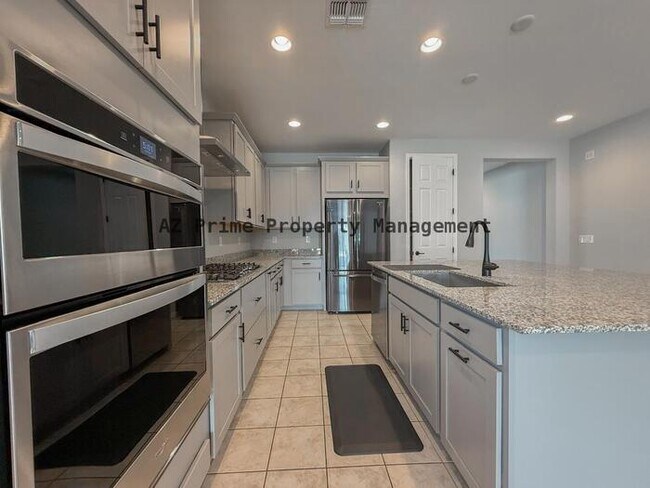 Building Photo - 19757 W Pinchot Dr