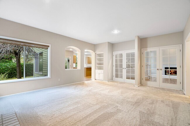 Building Photo - Spacious 5 Bedroom 3 Bath Home w/ 3-Car Garage and New Updates!