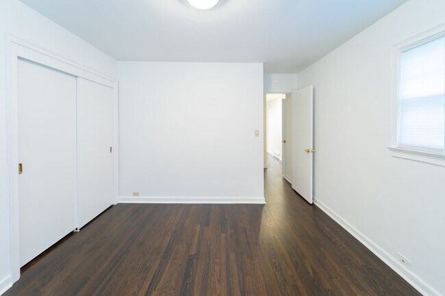 Building Photo - Newly Remodel Home in West Hills!