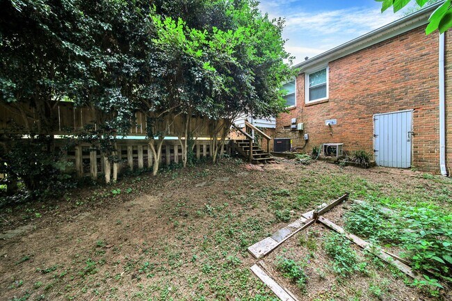Building Photo - Lovely Three Bed One Bath Ranch Home in Wi...