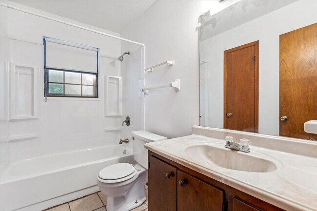 Building Photo - 504 Farnell Ln