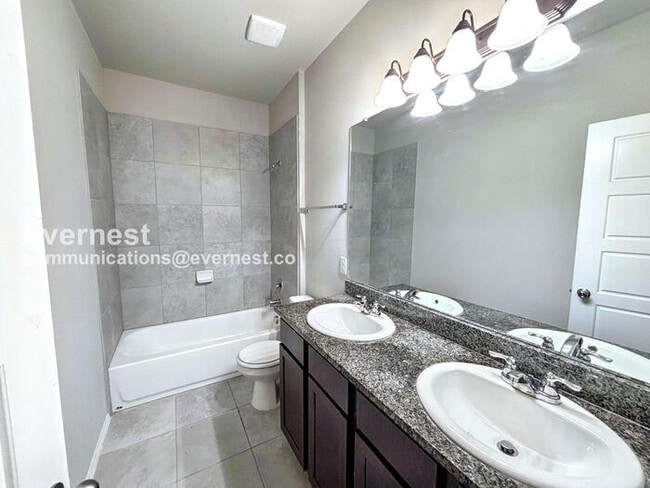 Building Photo - 3-Bed, 2-Bath Townhome with Fenced Yard & Garage / Pet-Friendly / Available Now!