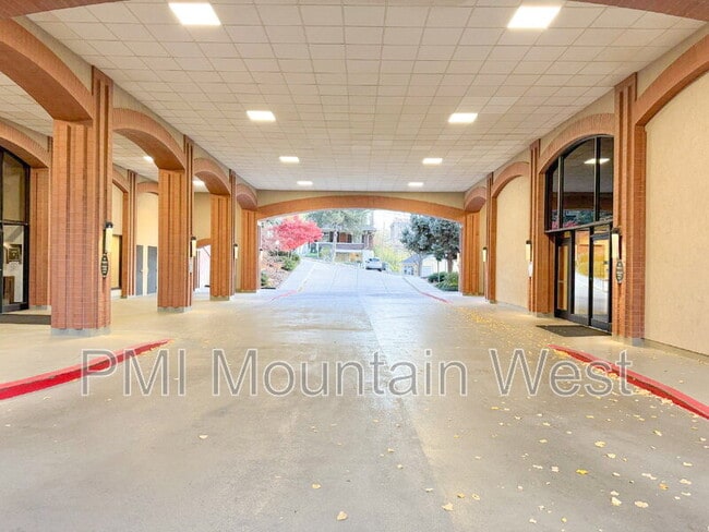 Building Photo - 171 E 3rd Ave