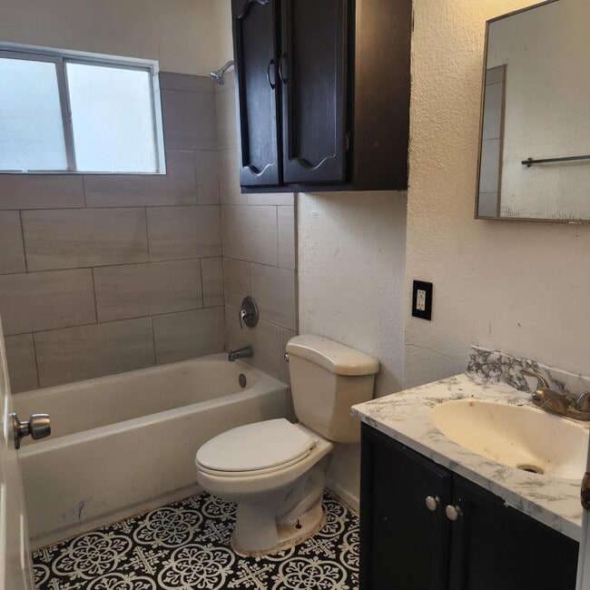 Building Photo - 219 Baldwin Blvd