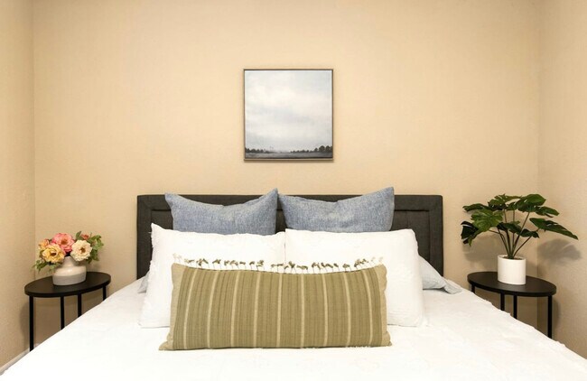 Building Photo - 2720 2nd Ave N