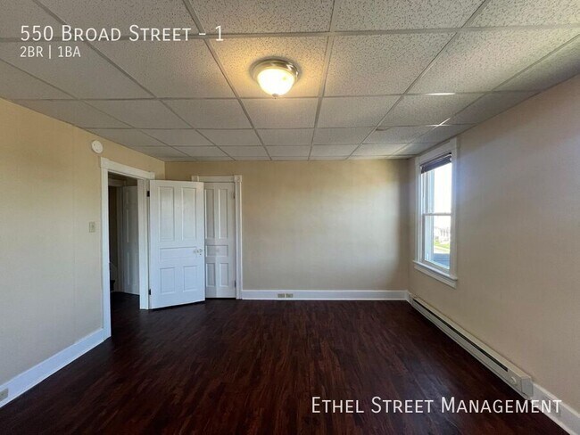 Building Photo - 550 Broad St