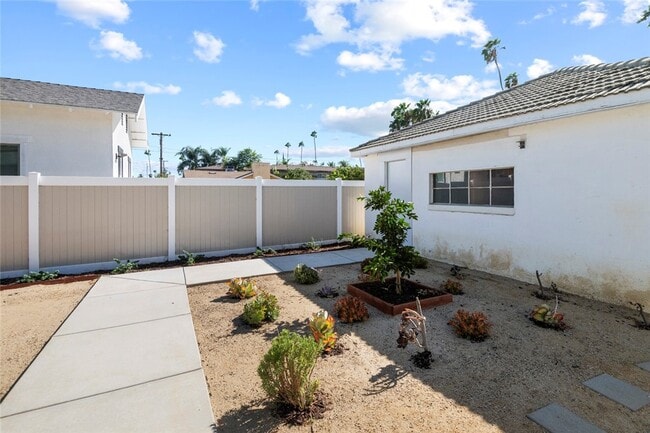 Building Photo - 6652 Palm Ave