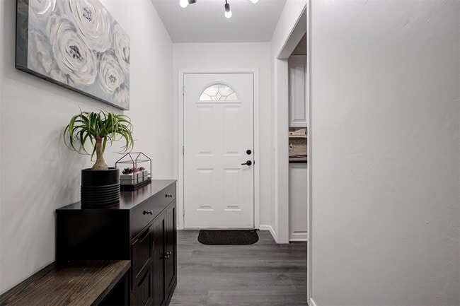 Building Photo - 2820 Dalewood Pl