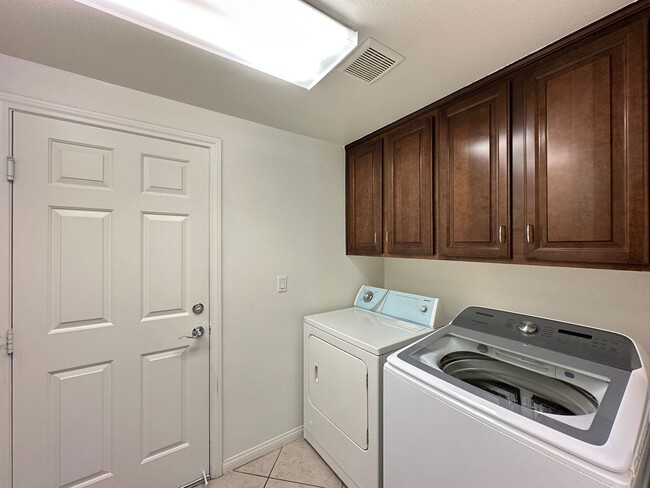 Building Photo - Pinnacle Peaks-Torrey Pines Southwest