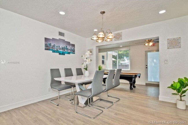 Building Photo - 5510 Pierce St