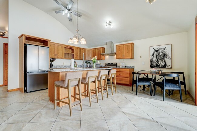 Building Photo - 2654 Whalen Rd