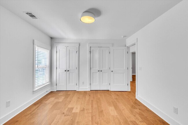Building Photo - 158 Bluffside Cir