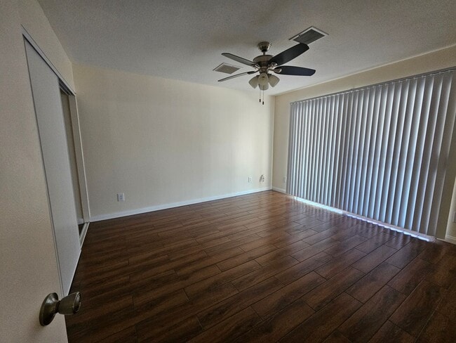 Building Photo - FRESH, CLEAN & BRIGHT 3 BED 2 BATH