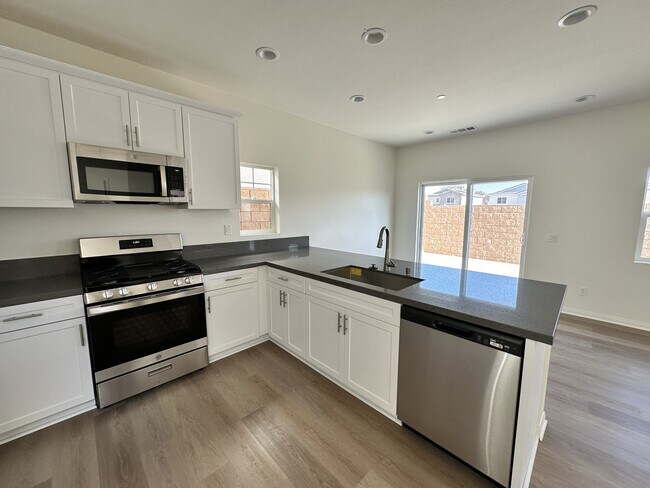 Building Photo - 114 S Lassen Ave