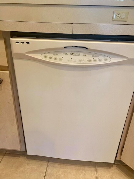 Building Photo - 725 SW 148th Ave