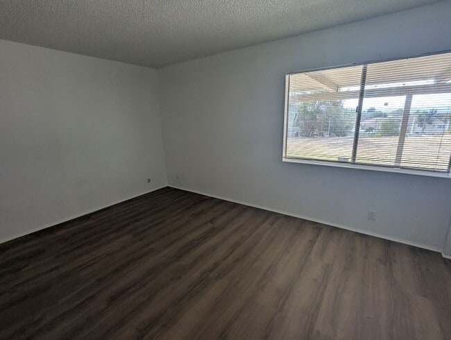 Building Photo - 4 Bedroom, 2 Bath - Single Story Home in P...