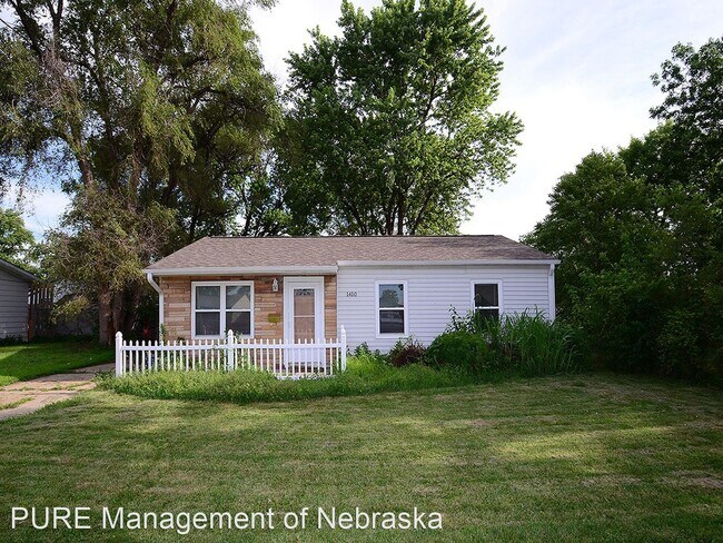 Building Photo - 2 br, 1.5 bath House - 1410 Lindwood Dr