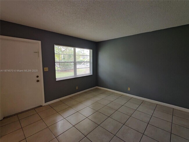 Primary Photo - 5156 NE 6th Ave