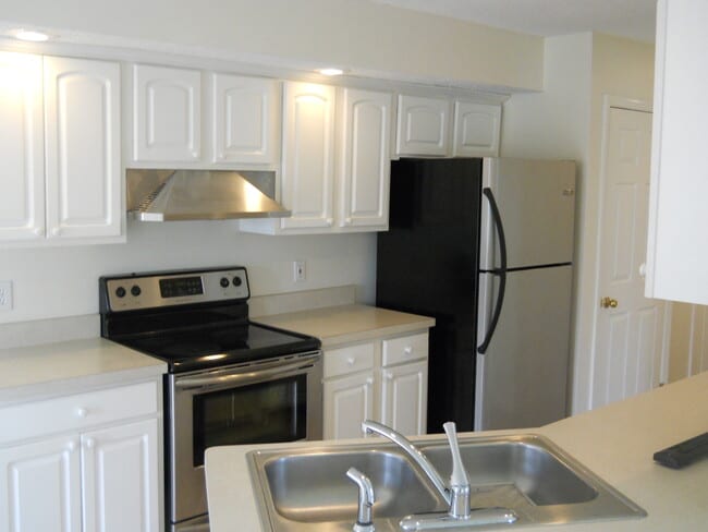 Building Photo - 931 Jasmine Dr