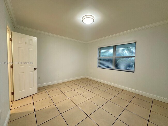 Building Photo - 2536 Van Buren St