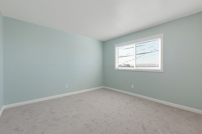 Building Photo - 251-255 Ebony Ave