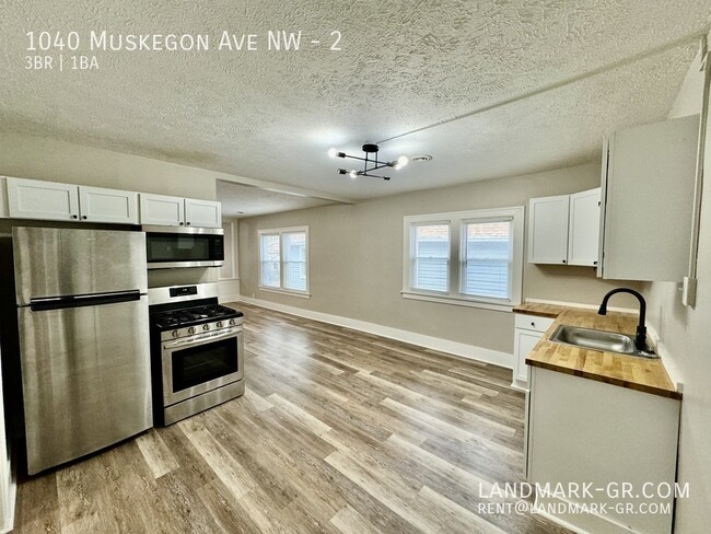 Building Photo - Updated 3 Bed, 1 Bath – Move-In Ready!