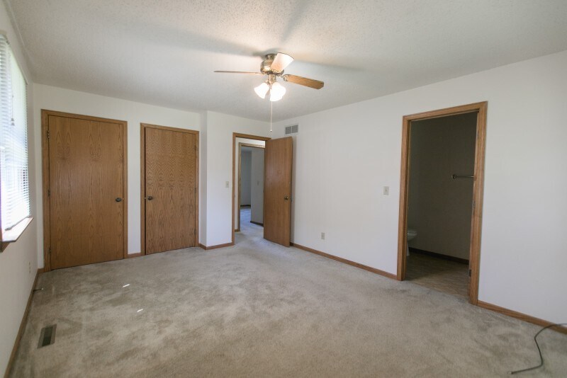 Building Photo - 1102 S Garden Ct