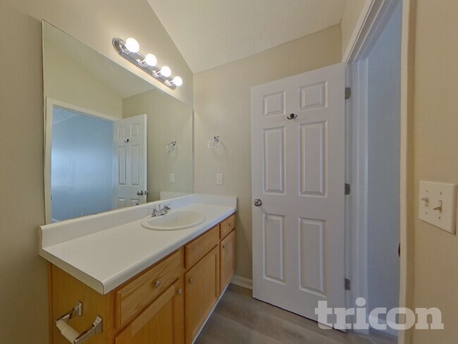 Building Photo - 1960 Lexington Ln