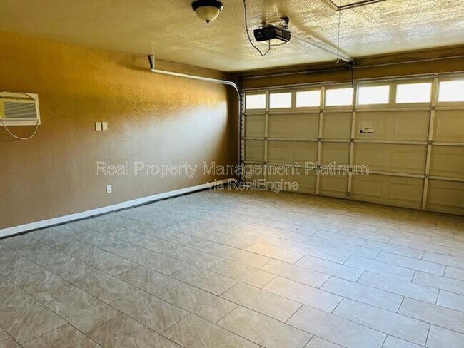 Building Photo - 6215 N McCaffrey Ave