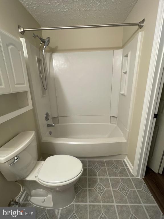 Building Photo - 5863 Rowanberry Dr